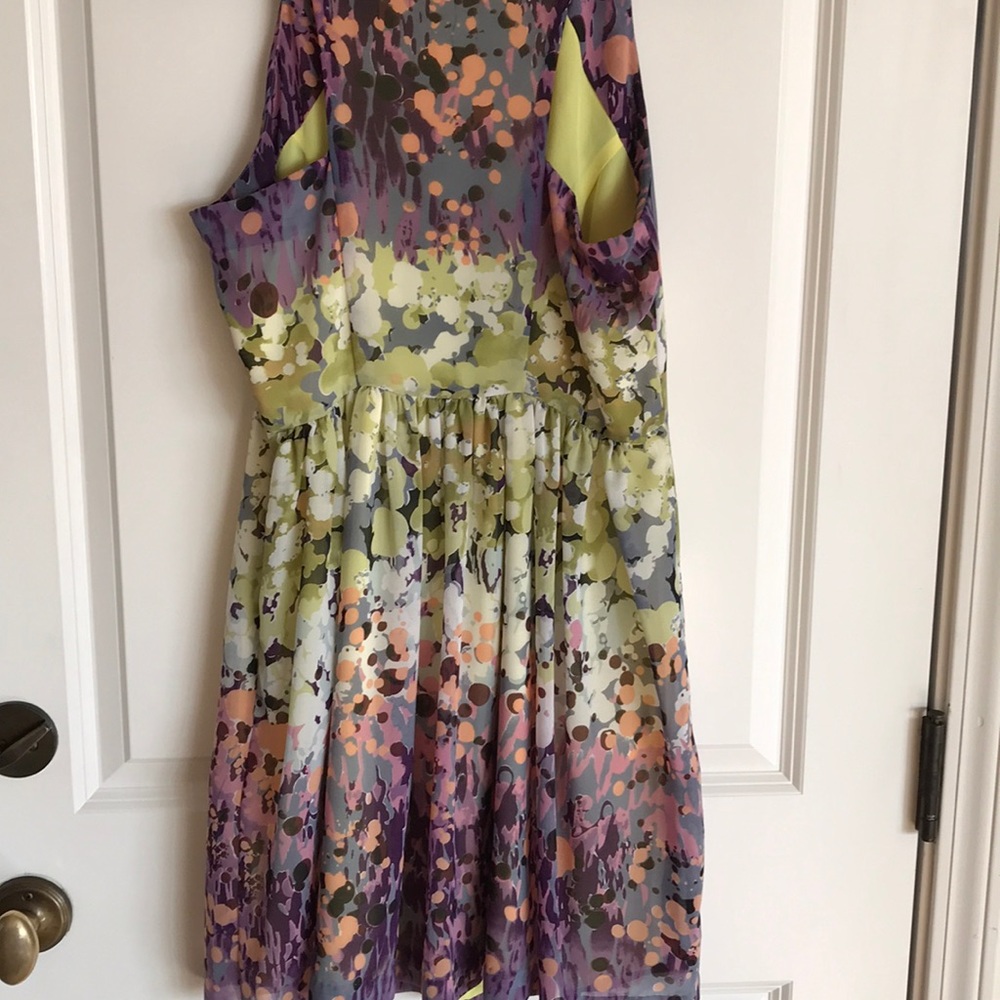 Dress - Picture 3 of 3
